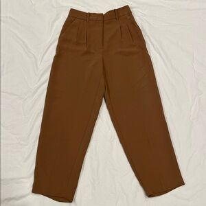 Aritzia Wilfred Carrot Pant Camel Brown Pants size 4